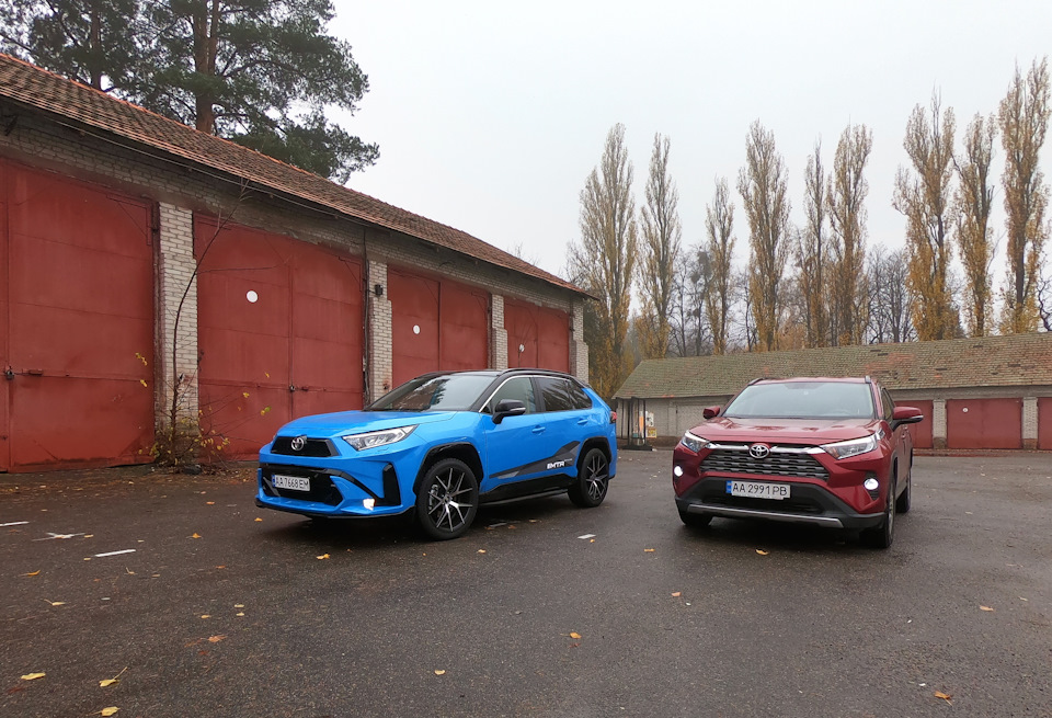 Зустріч двох RAV4 1
