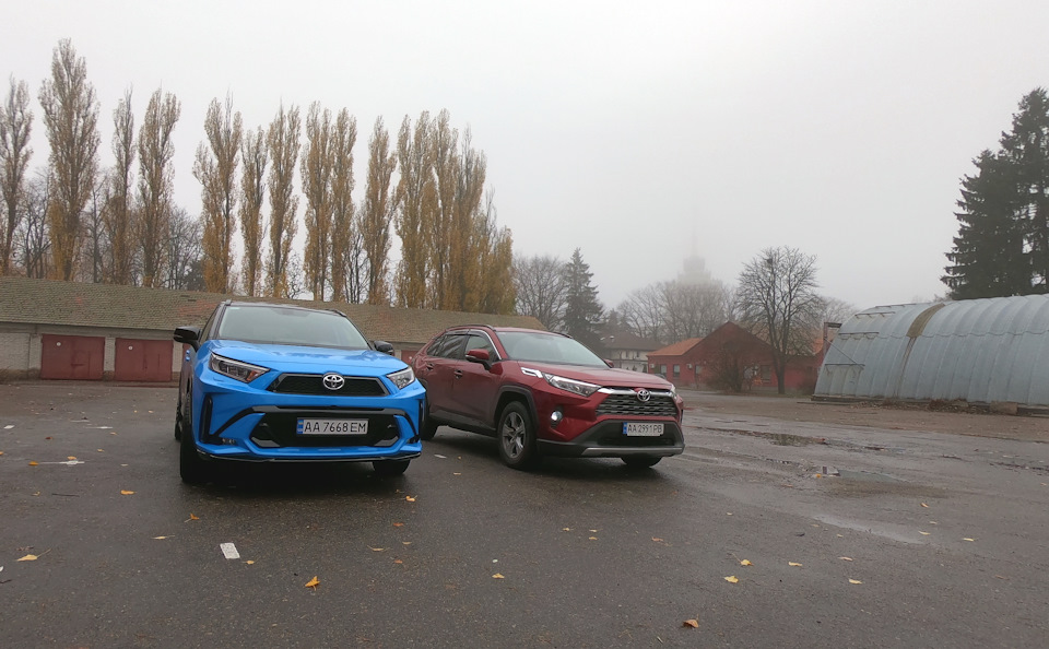 Зустріч двох RAV4 3