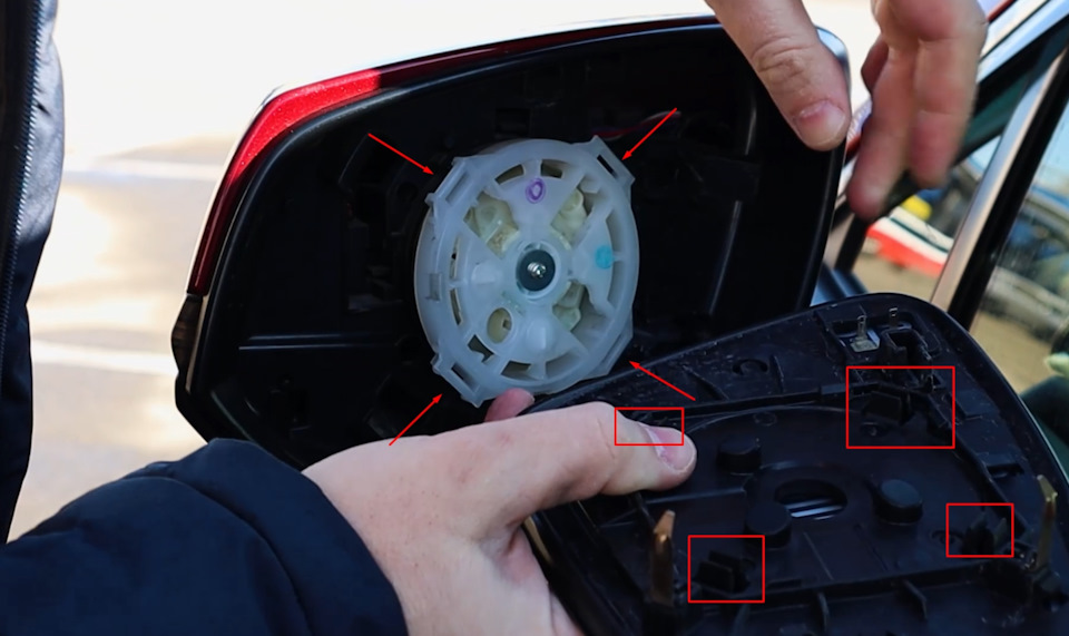 Заміна дзеркальних елементів у бічних дзеркалах Toyota RAV4 XA50 5