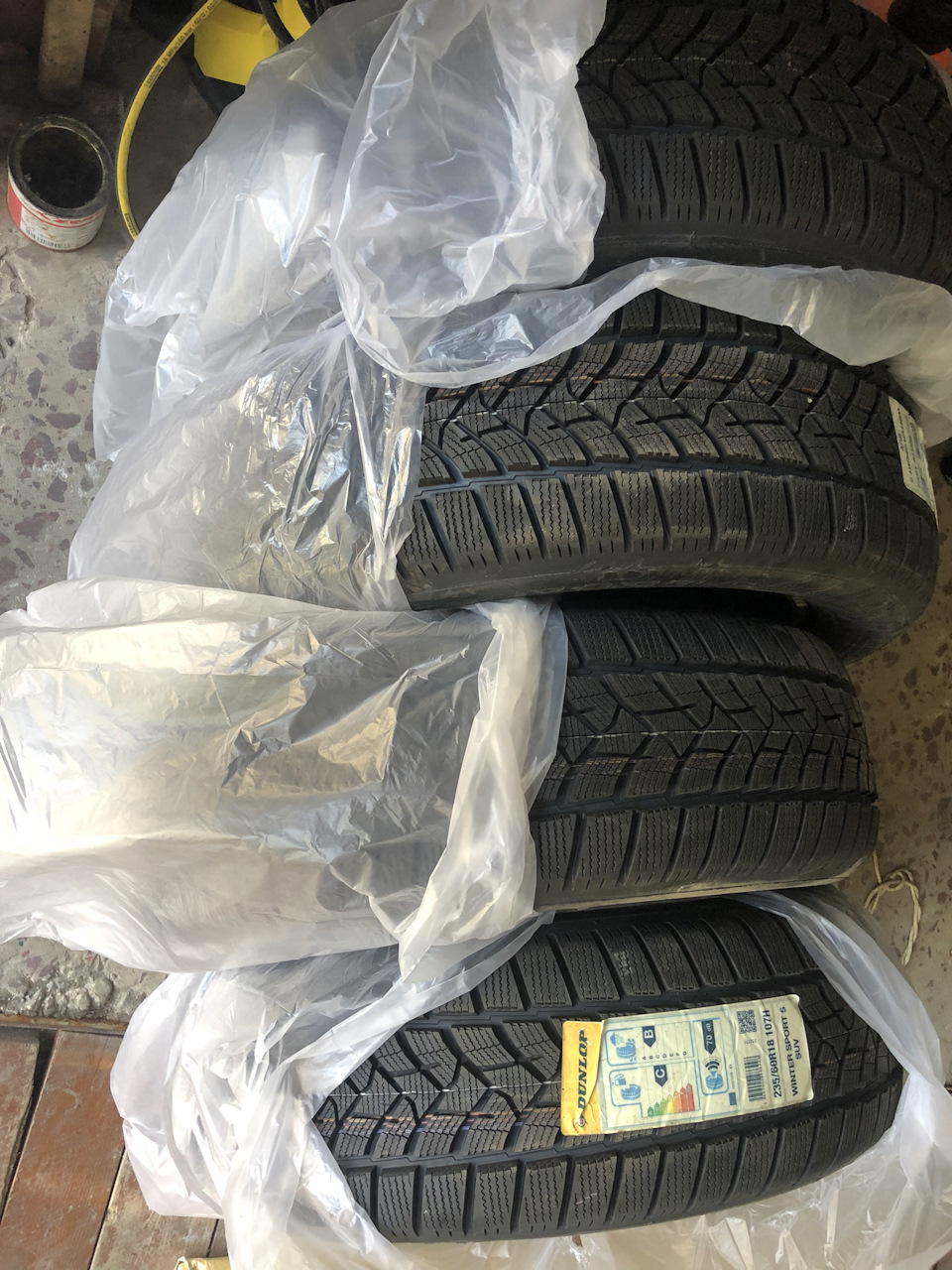 25. Зимова гума 235/60 R18 RAV4 3