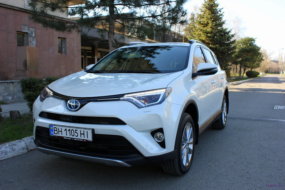 Огляд TOYOTA RAV4 Hybrid 1000км. - про все.