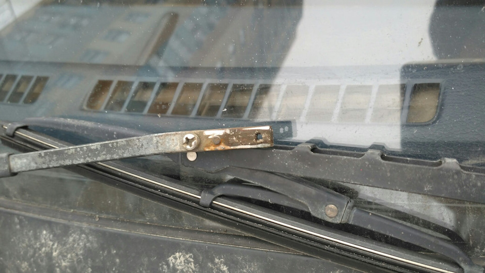 Змінив двірники, двічі ними скористався і все, їм приробили ноги 1
