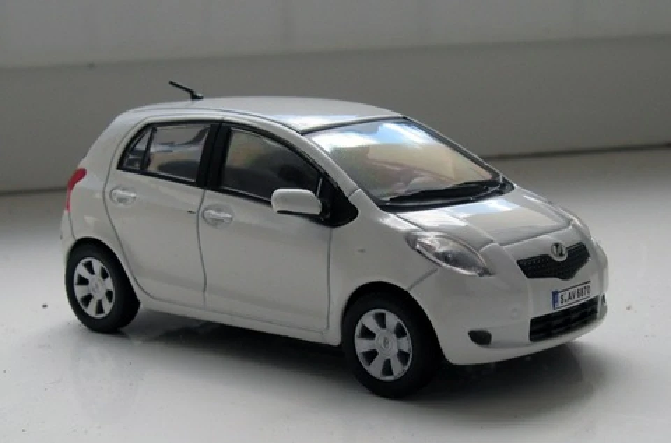 Іграшка Yaris