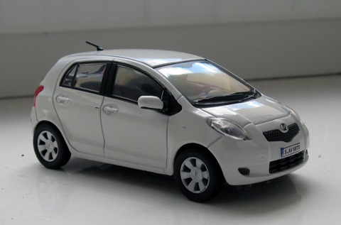 Іграшка Yaris 1