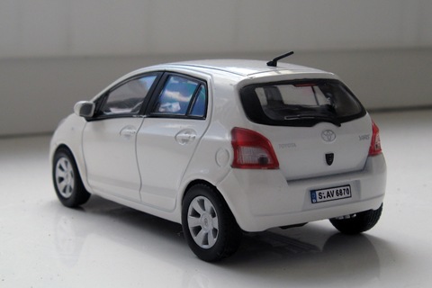 Іграшка Yaris 2