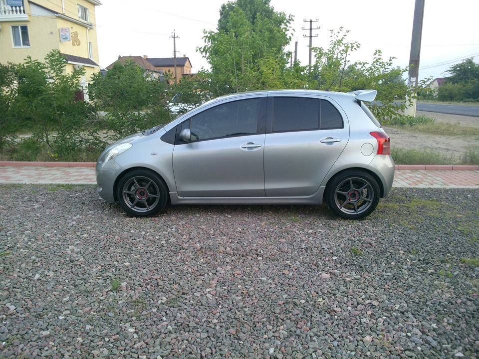 Toyota yaris buddy club p1-racing 1