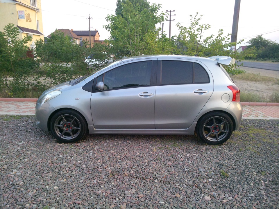 Toyota yaris buddy club p1-racing 2