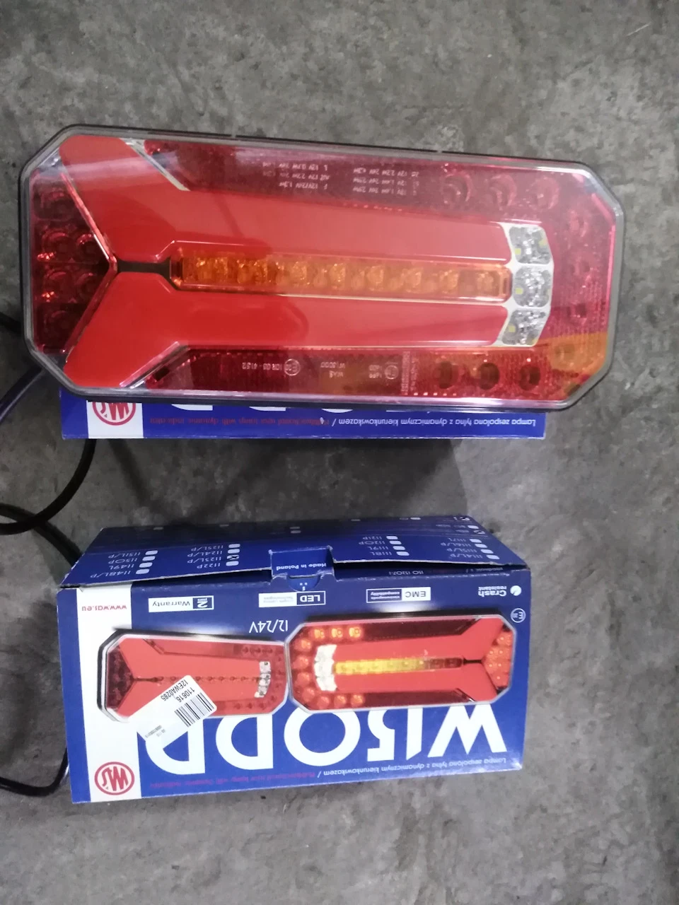 Задні ліхтарі.