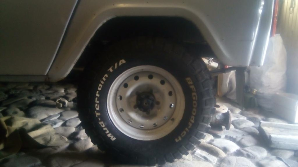 BF Goodrich 235/85/16 Mud-Terrain T/A KM2 120/116Q 3