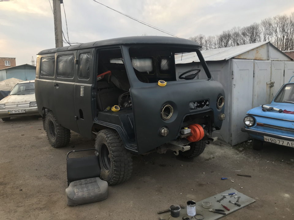 Майже дофарбувалися. Збираємось помалу))) 3
