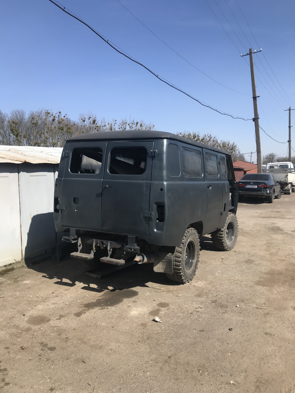 Майже дофарбувалися. Збираємось помалу))) 2