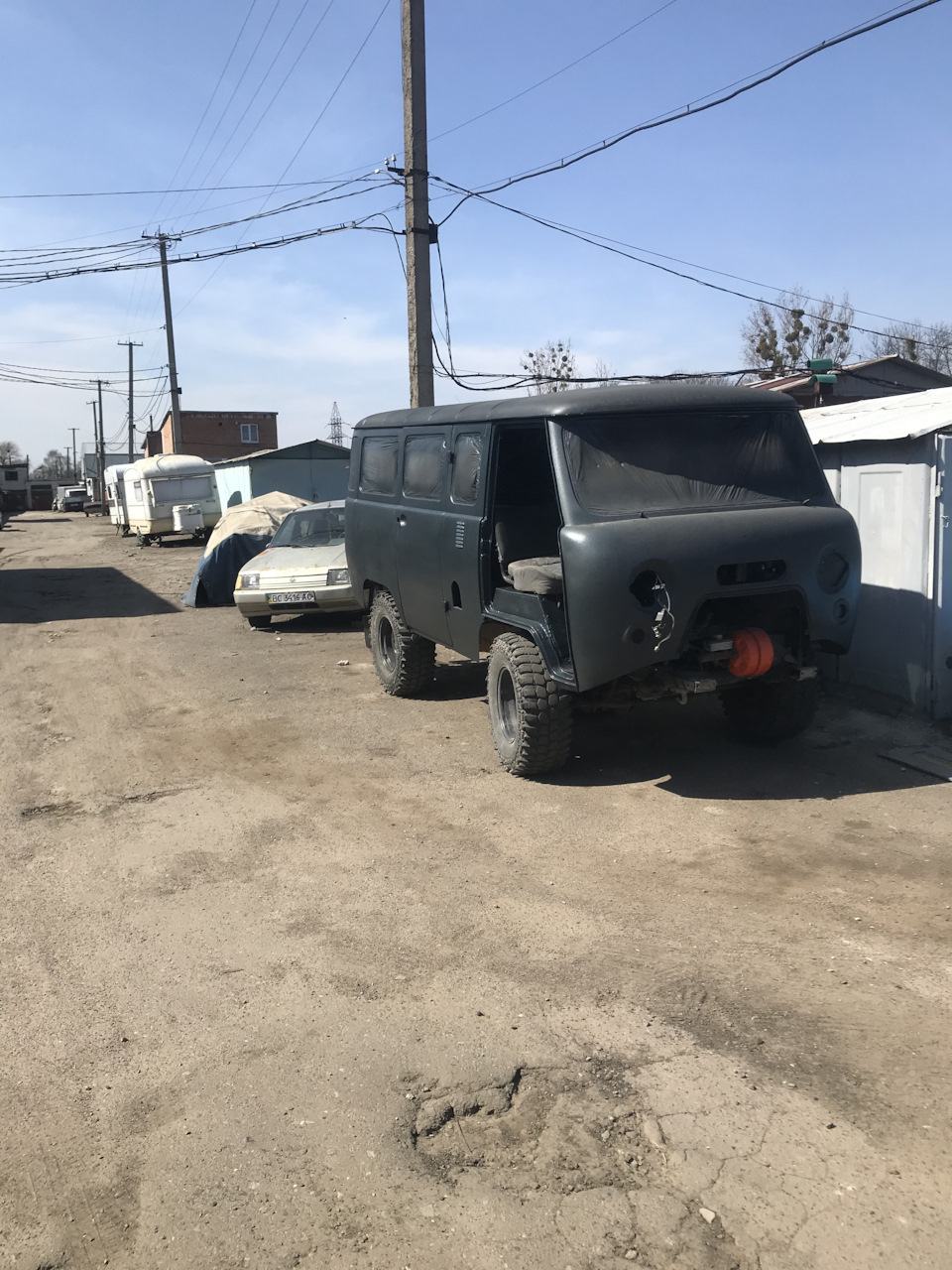 Майже дофарбувалися. Збираємось помалу))) 1