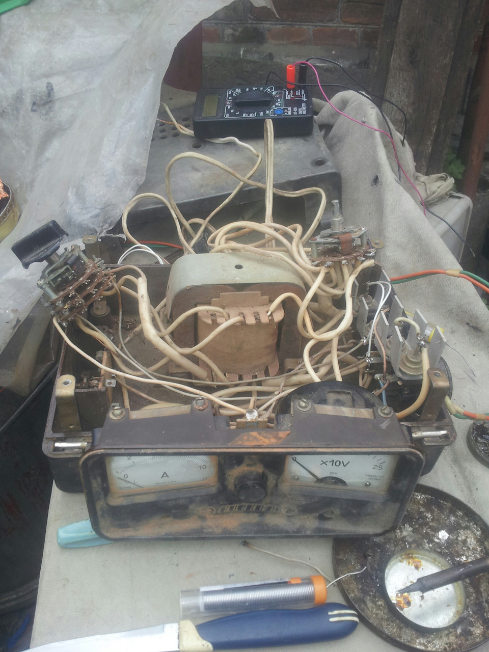 Зарядний пристрій 1