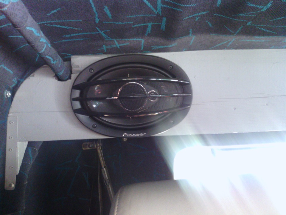 Pioneer MVH-1400UB + Pioneer TS-A6913I 3