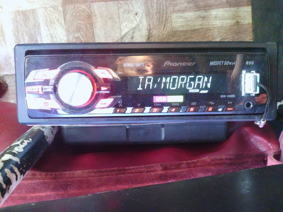 Pioneer MVH-1400UB + Pioneer TS-A6913I