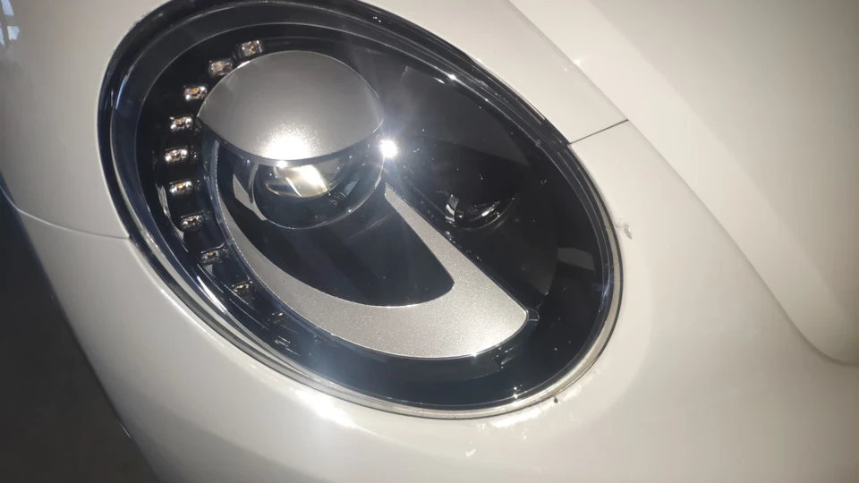 Спроба викрасти фари - VW Beetle 5С