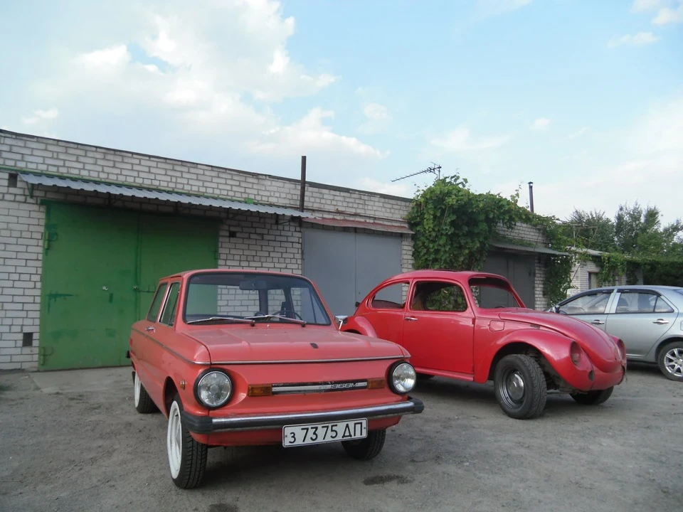 VW BUG vs Запорожець-випадковий фотосет)