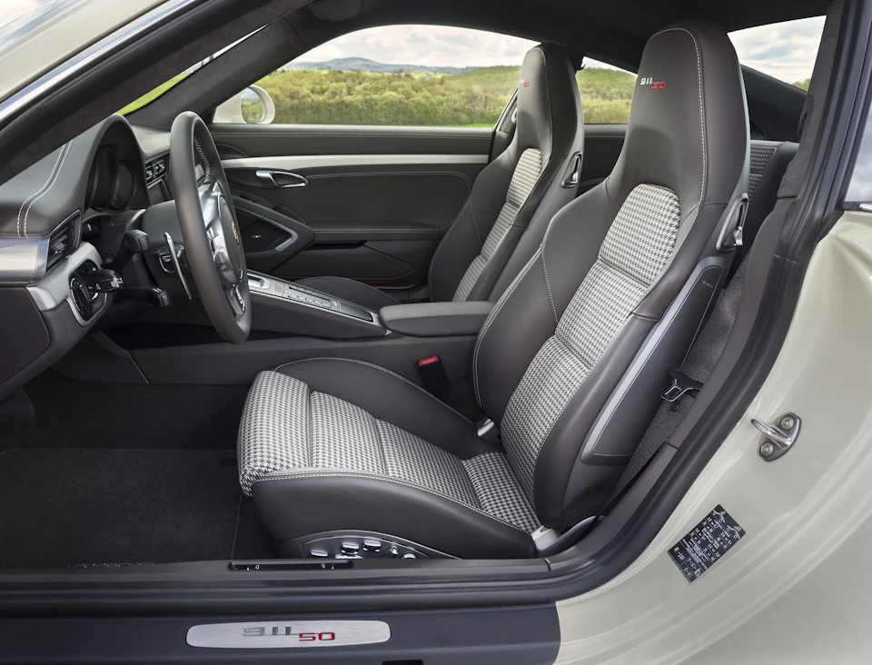 Перешив Recaro Pole Position в ткань Porsche Pepita
