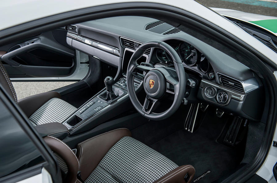 Перешив Recaro Pole Position в ткань Porsche Pepita 2