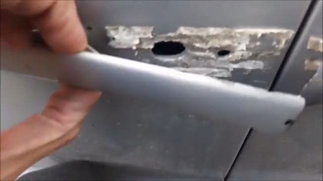 Відклеїлися молдинги 1