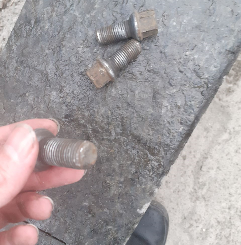 Во так вот доверяй шиномонтажникам 3