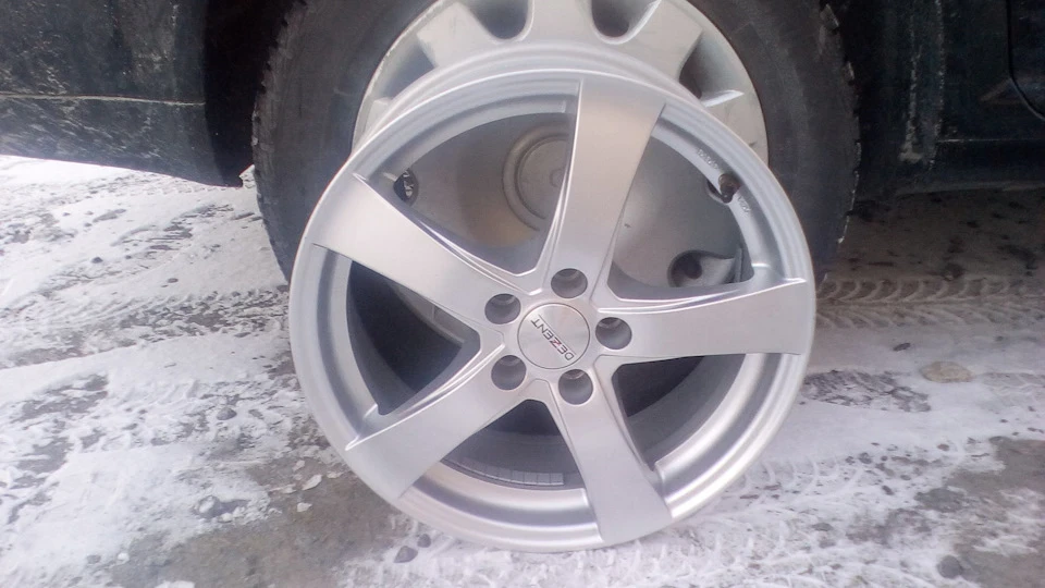 R16 6.5 j et 38 dezent