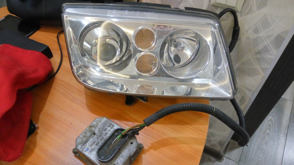XENON OEM Потрібна порада з фар хто розбирав 1
