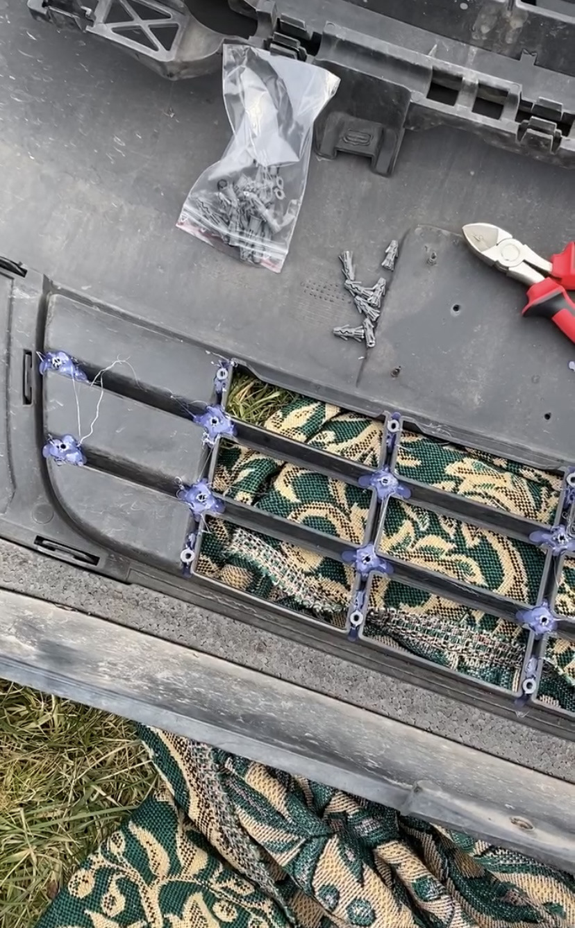 Сітка в передній бампер Caddy 4