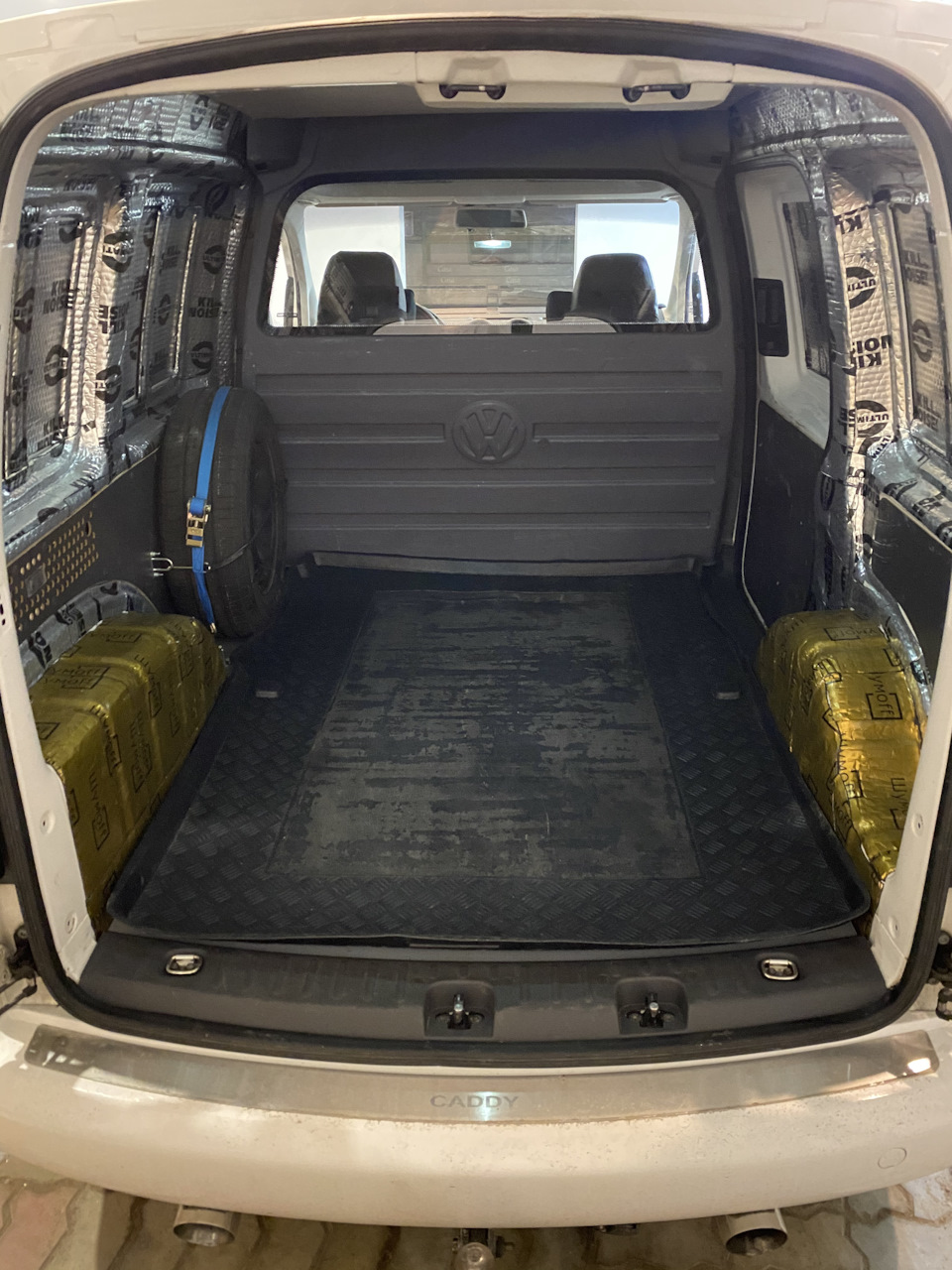 Шумоізоляція вантажного відсіку Caddy 5