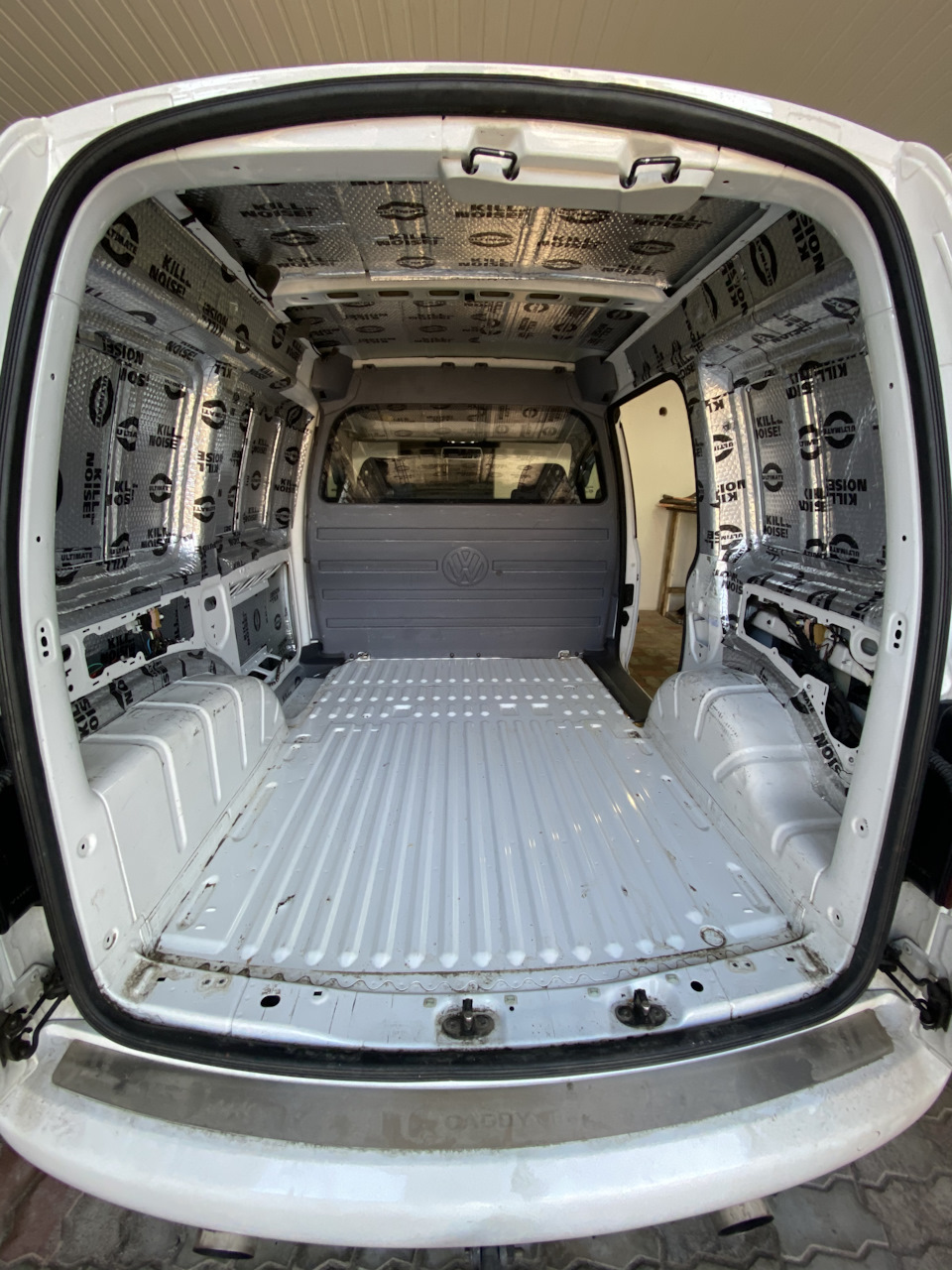 Шумоізоляція вантажного відсіку Caddy 2