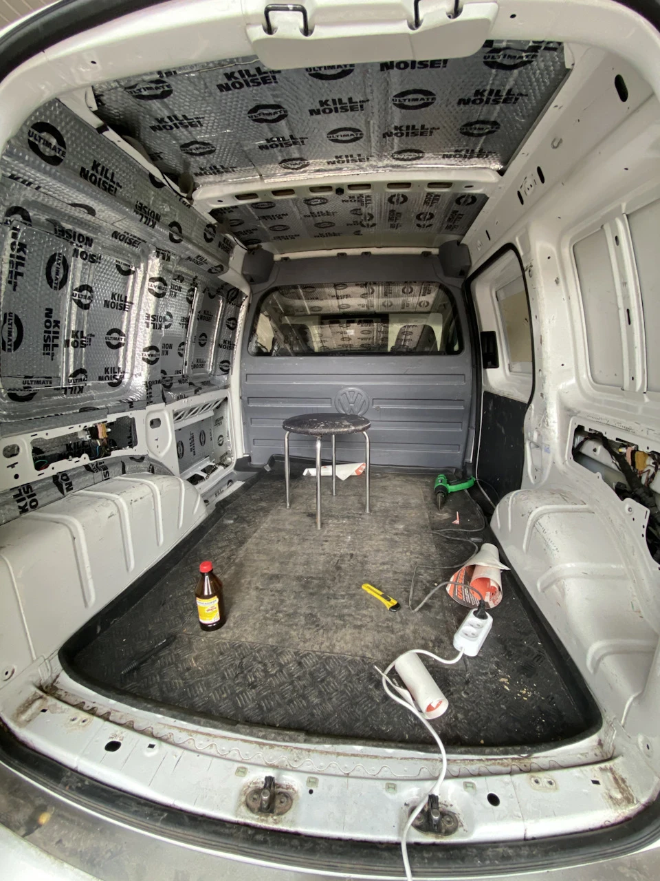 Шумоізоляція вантажного відсіку Caddy