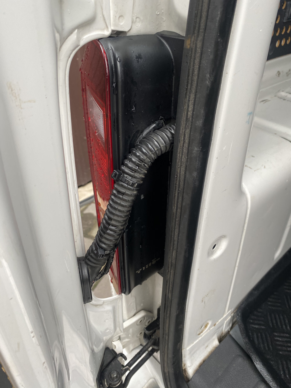 Встановлення задньої камери на RCD 330+ 3