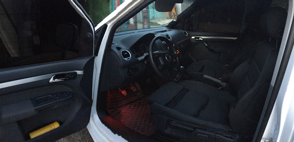 Встановлення сидінь від Audi A4 B6 s-line Recaro 2