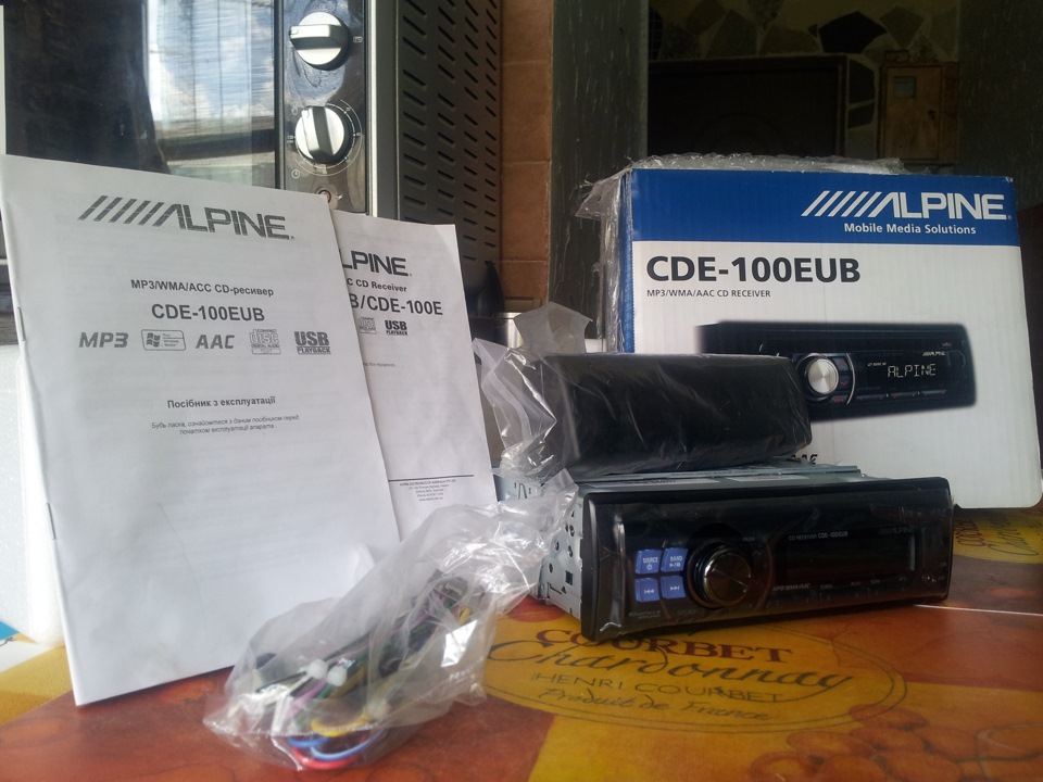 Продам магнітолу Alpine CDE-100EUB оригінал (нова) 2