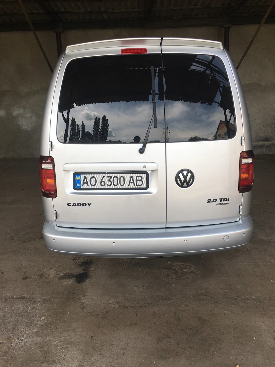 Нові ліхтарі Caddy, чорні значки, спойлер
