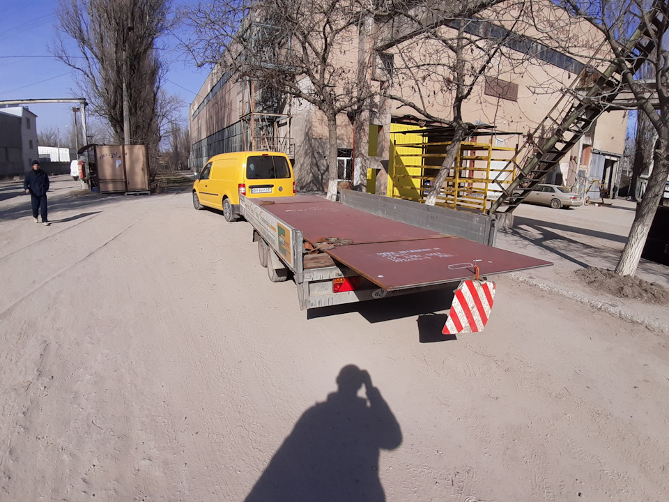 Фотозвіт як жовтий роботяга тягає причіп 4