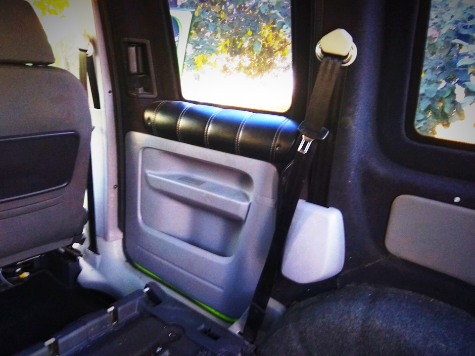 Встановлення пластику в салон 3