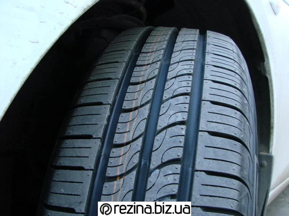 Літні шини 205 60 16 Kumho Sence KR26