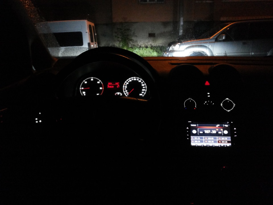 White: Підсвічування панелі приладів і кондишина 3