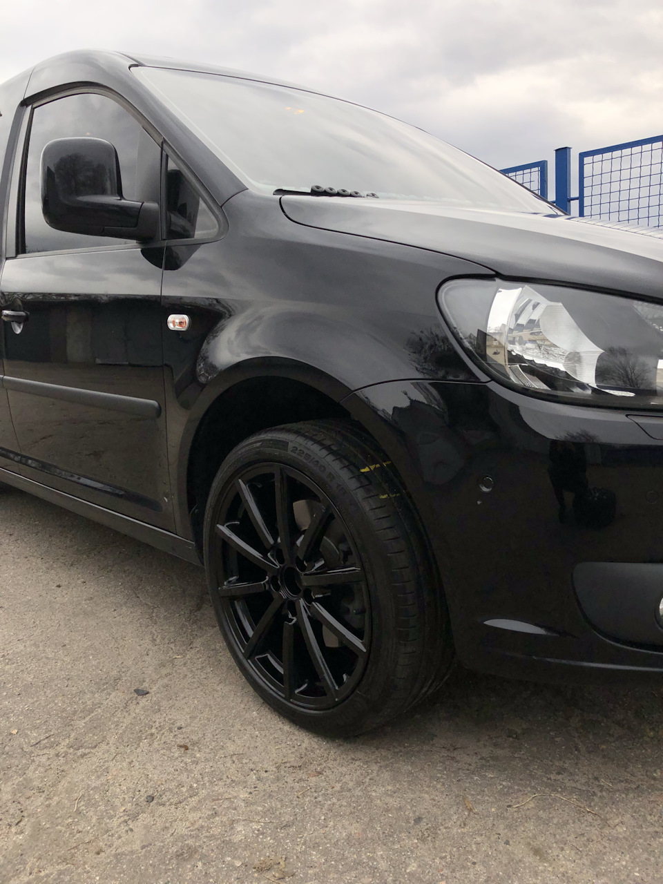VW Caddy примірка R18 2