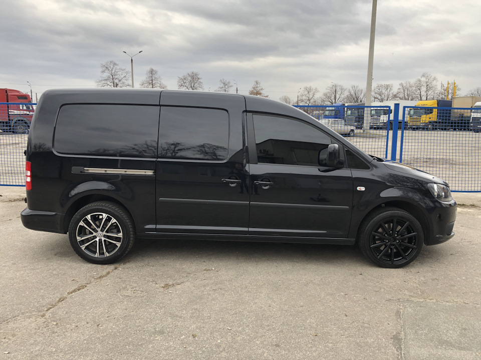 VW Caddy примірка R18 1