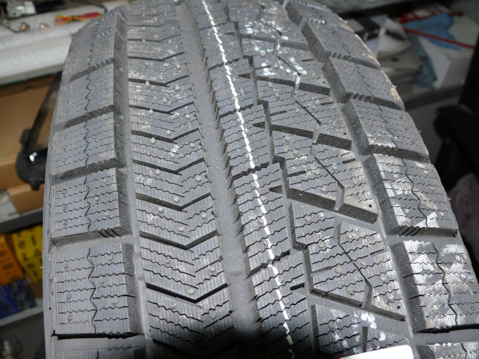 #14 Зимова гума Bridgestone Blizzak VRX 205/65 R16 2