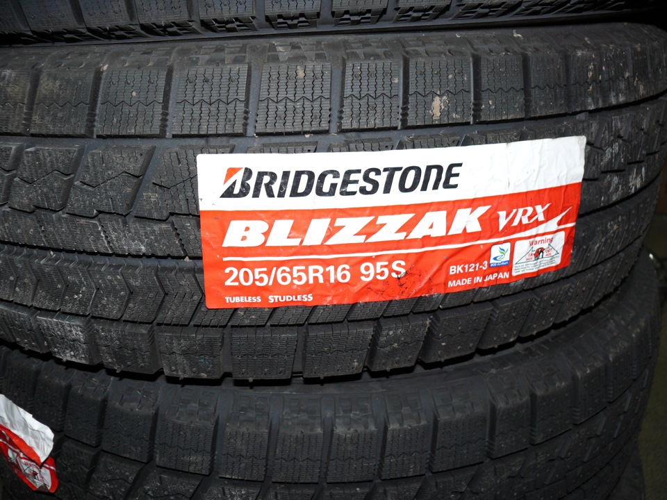 #14 Зимова гума Bridgestone Blizzak VRX 205/65 R16 1