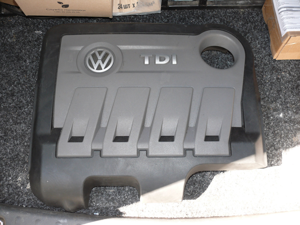#42 Кришка двигуна VW 03L103925R 1