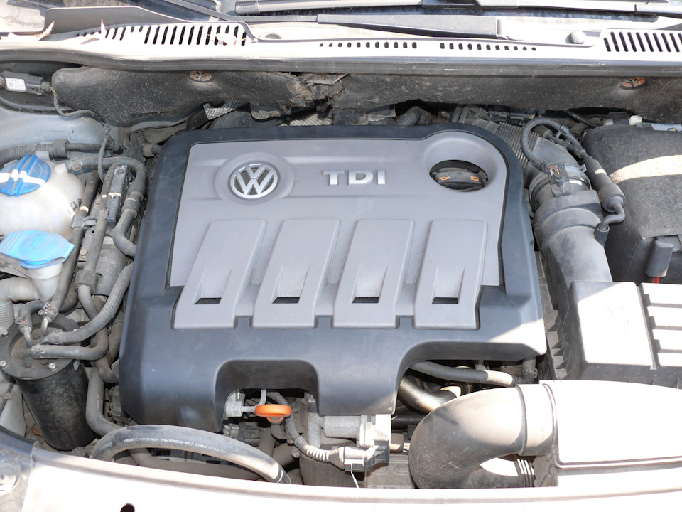 #42 Кришка двигуна VW 03L103925R 5