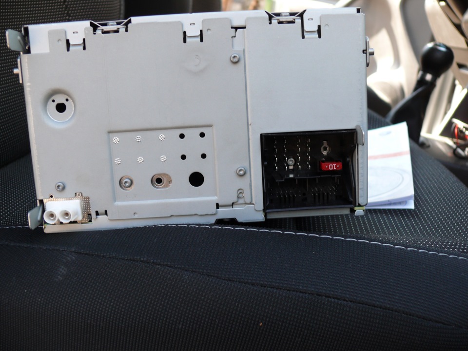 #5 Штатна магнітола BOSCH RCD-310 4