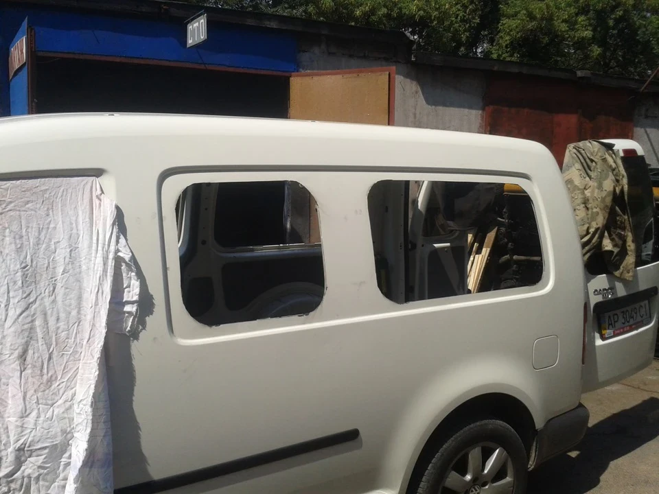 Вирізання віконних отворів