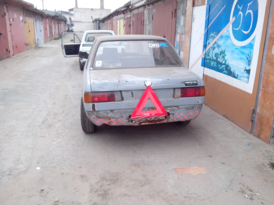 Трудяга тягнув бумер у новий будинок 3