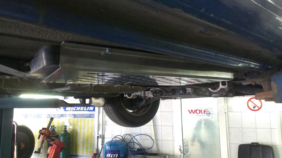 Захист паливо дроту та радіатора охолодження обратки VW Caddy 3