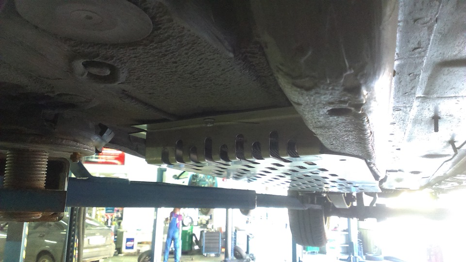 Захист паливо дроту та радіатора охолодження обратки VW Caddy 5